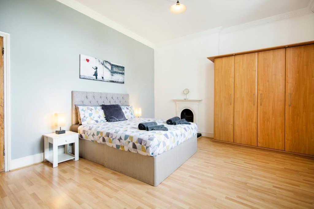 Clifton Spacious 3 Bed Apt & Parking - Simplycheckin 布里斯托 外观 照片